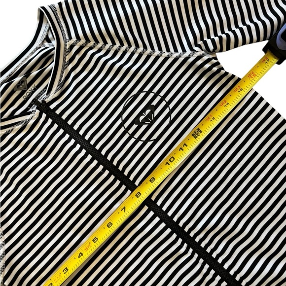 Roxy Black and White Striped Zip Long Sleeve Full Zip Swim Sun Shirt, Large - Picture 7 of 13